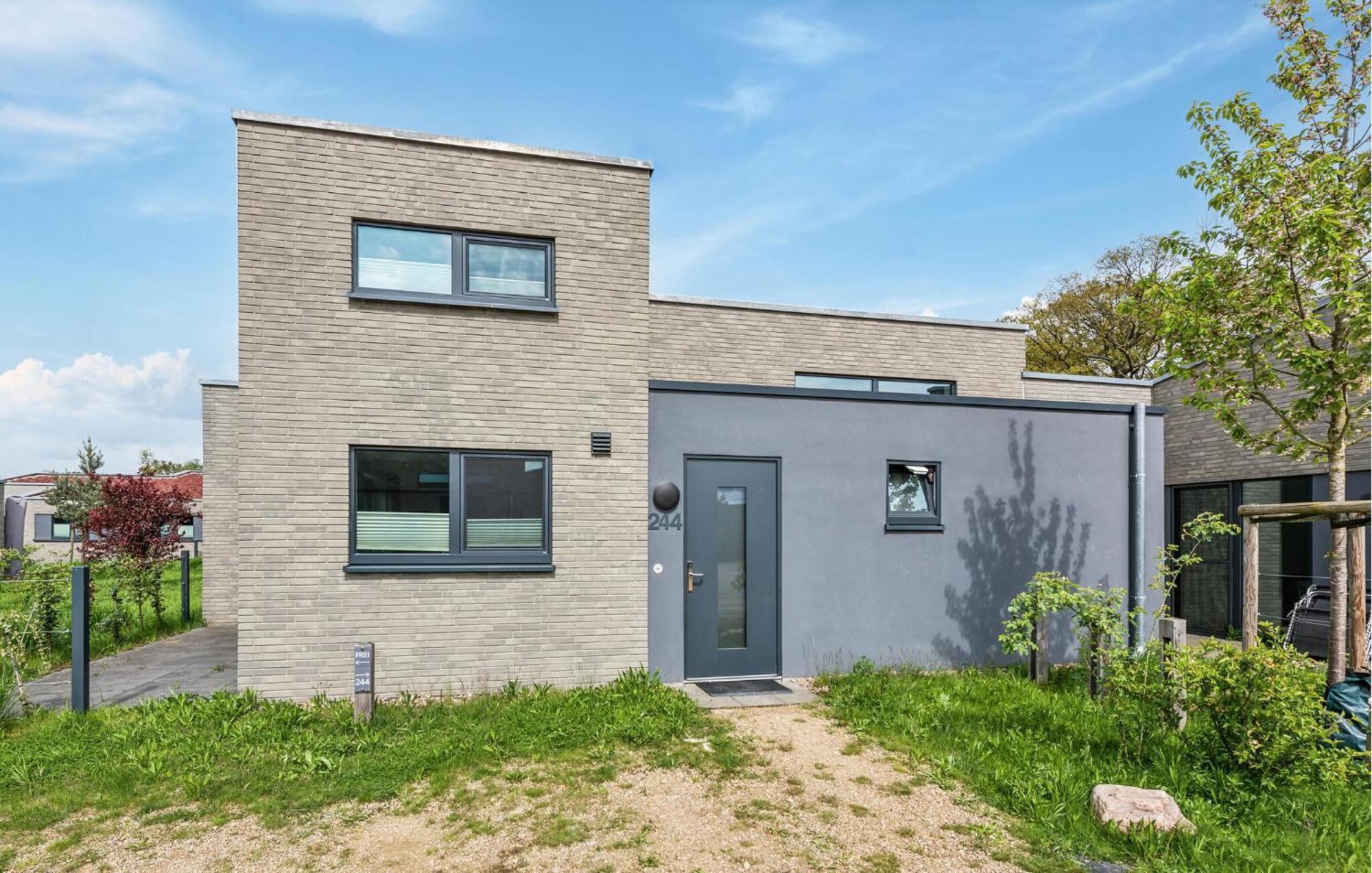 Gorgeous Home In Lembruch-Duemmer See With Kitchen Екстериор снимка